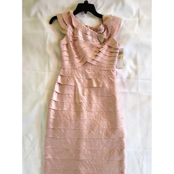 LONDON TIMES Pink Cocktail Dress with Broach Size 4 XS - Picture 5 of 5